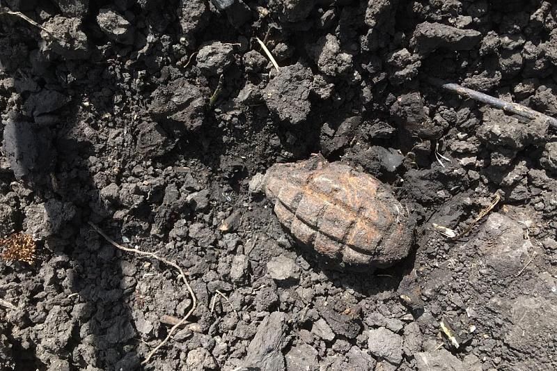 В Краснодарском крае возле ж/д станции нашли гранату Ф-1 времен войны
