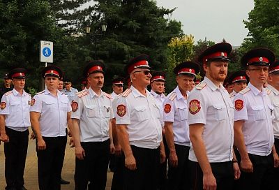 Казаки Кубанского казачьего войска приняли участие в общегородском разводе личного состава полиции 