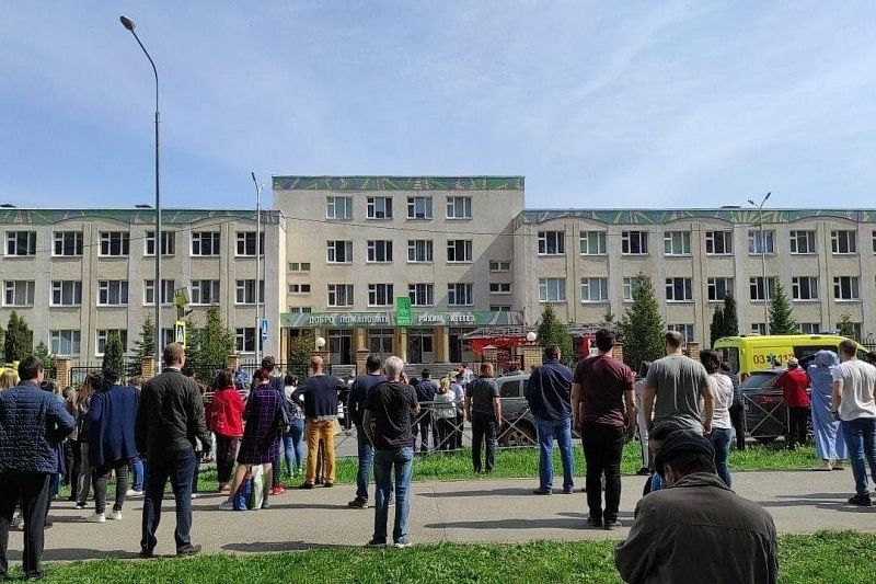 Восемь человек погибли при стрельбе в школе в Казани