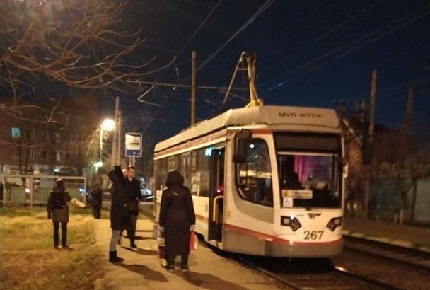 В Краснодаре из-за повреждения контактной сети остановились трамваи 