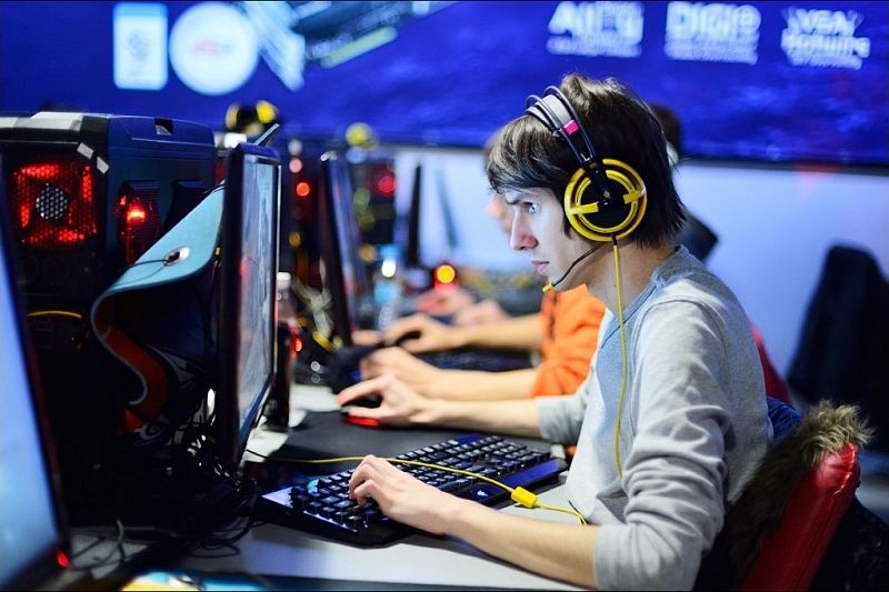 В Dota, Counter-Strike и StarCraft сразятся участники соревнований по компьютерному спорту