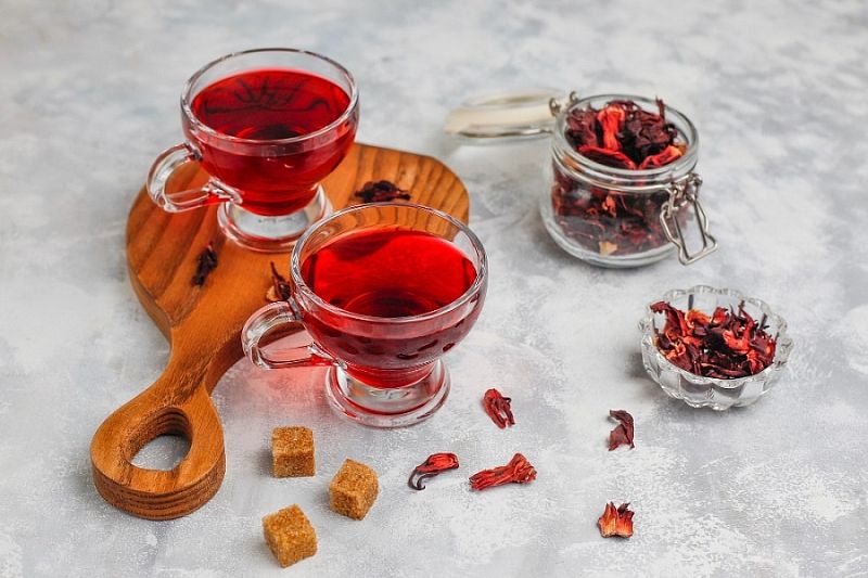 Красный вкуснее: диетолог объяснила, в чем главное достоинство чая каркаде