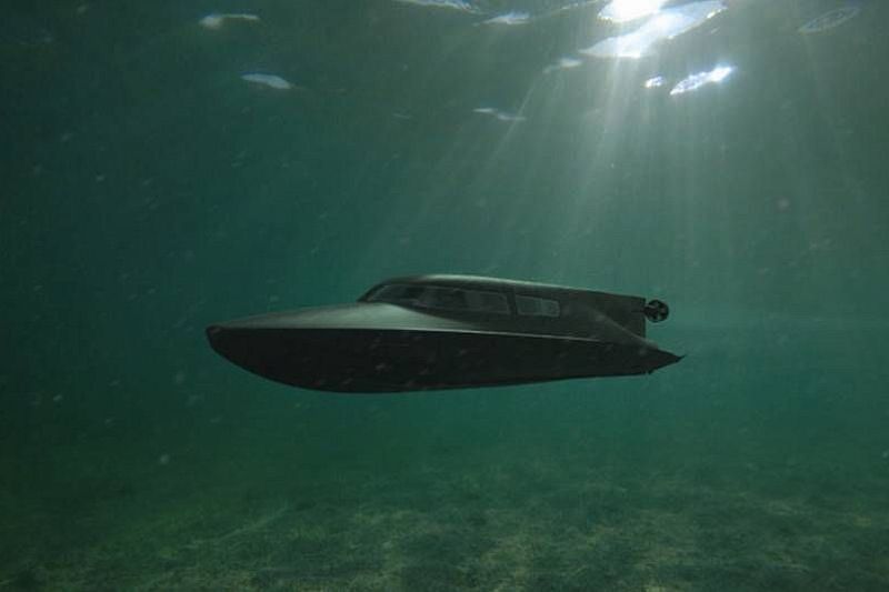 Британские инженеры показали катер, способный перемещаться под водой