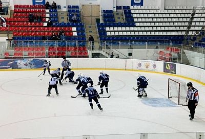 Краснодарская команда победила в окружном первенстве по хоккею