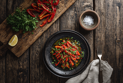 Запечённый сладкий перец в ароматной заправке