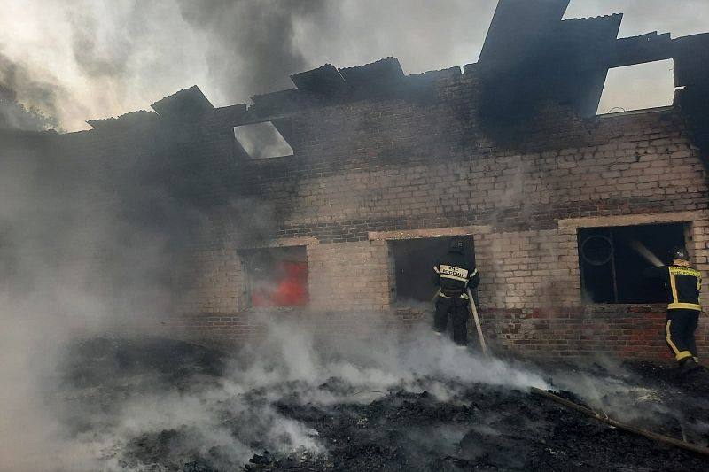 Смог накрыл Краснодар из-за крупного пожара. Опасен ли он