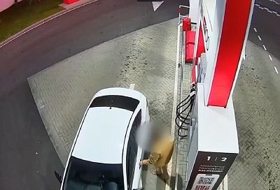 Пьяный краснодарец угнал машину на АЗС в Сочи и пытался протаранить патрульные автомобили