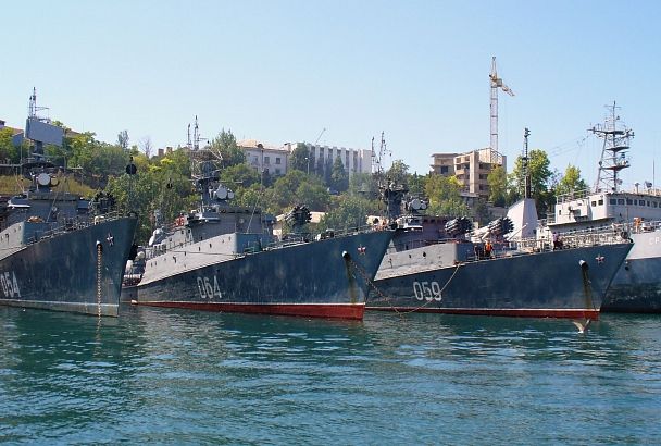 Противолодочные корабли вышли в открытое море из Новороссийска