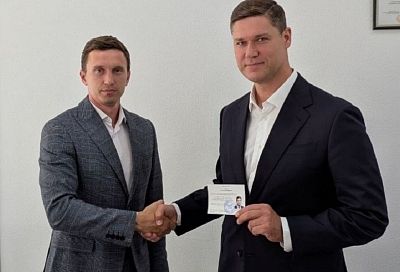 Депутат Госдумы Сергей Алтухов получил удостоверение кандидата