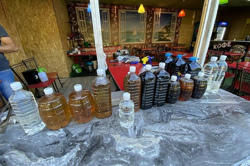 В Анапе полицейские закрыли магазин, торговавший суррогатным алкоголем