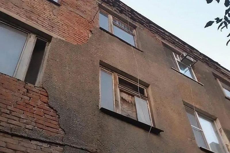 В Краснодаре для жильцов аварийного общежития по улице Дзержинского купили четыре двухкомнатные квартиры