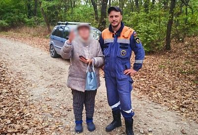 Спасатели нашли в лесу на Кубани заблудившуюся пенсионерку 