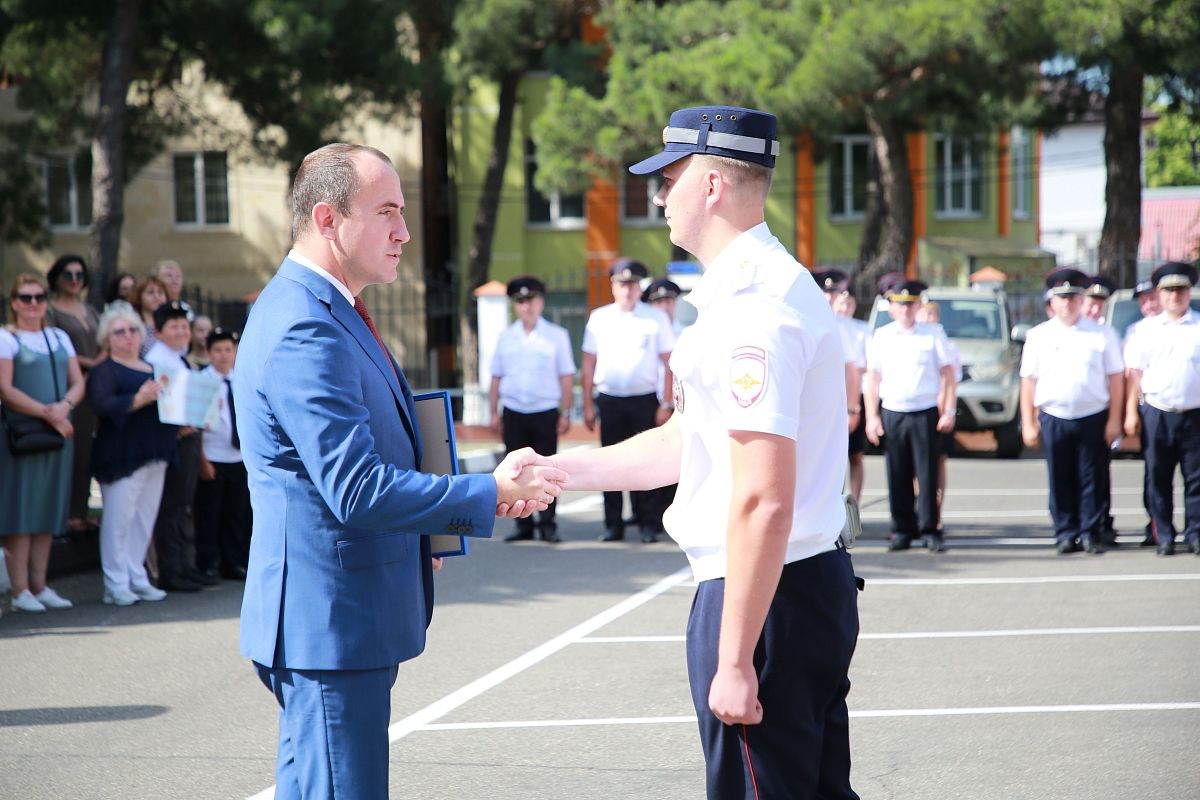 Полицейских Геленджика наградили за спасение людей при пожаре