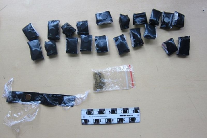 Полицейские задержали закладчика наркотиков с 21 свертком гашиша