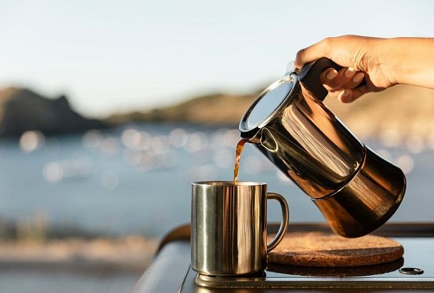 Медики напомнили, как правильно пить кофе в условиях жары: советы для сохранения здоровья