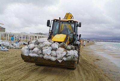 Разделили на секторы и участки: как убирают побережье Черного моря от нефтепродуктов