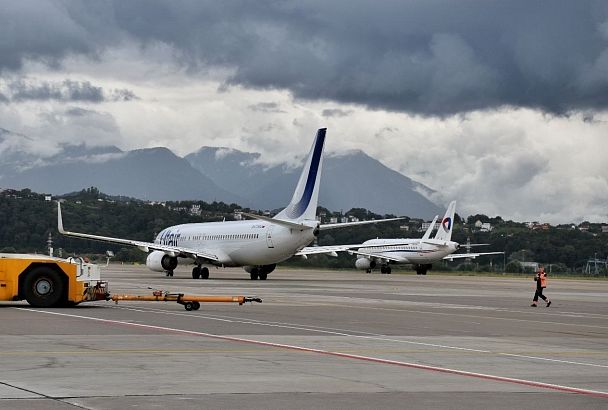 13 рейсов вернулись с запасных аэродромов в аэропорт Сочи