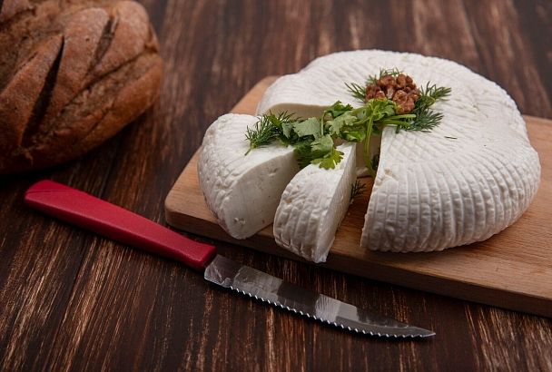 Адыгейский сыр: полезные свойства и противопоказания