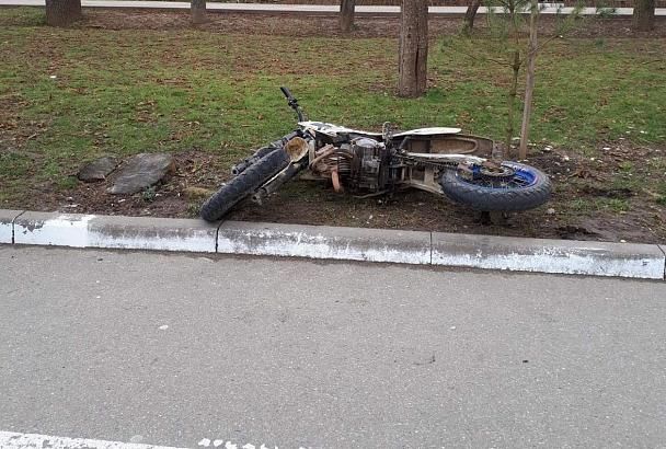 ДТП в пешеходной зоне: в Горячем Ключе мотоциклист без прав сбил девочку
