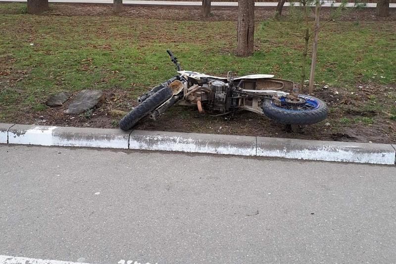 ДТП в пешеходной зоне: в Горячем Ключе мотоциклист без прав сбил девочку