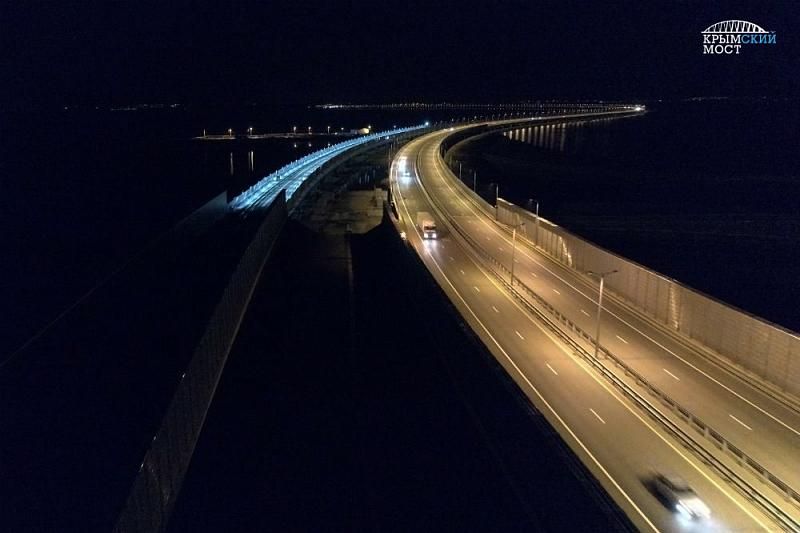 Тестирование системы освещения на Крымском мосту.