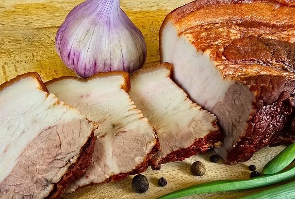 Готовлю свиную грудинку в луковой шелухе по рецепту моей мамы