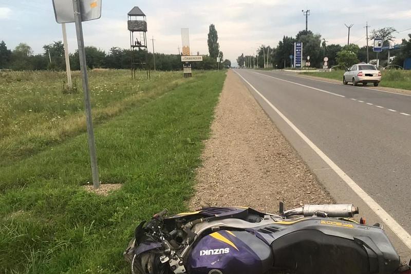 В Краснодарском крае насмерть разбился 27-летний водитель мотоцикла без прав