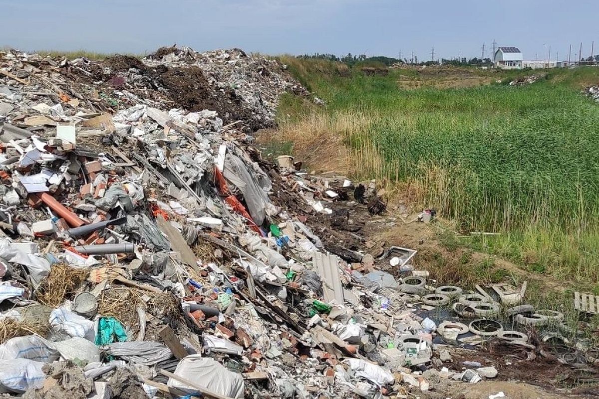 Уголовное дело могут возбудить из-за свалки у «желтого озера» в Краснодаре