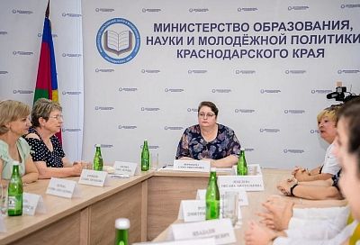Министр образования Краснодарского края Елена Воробьева встретилась с учащимися педагогических классов