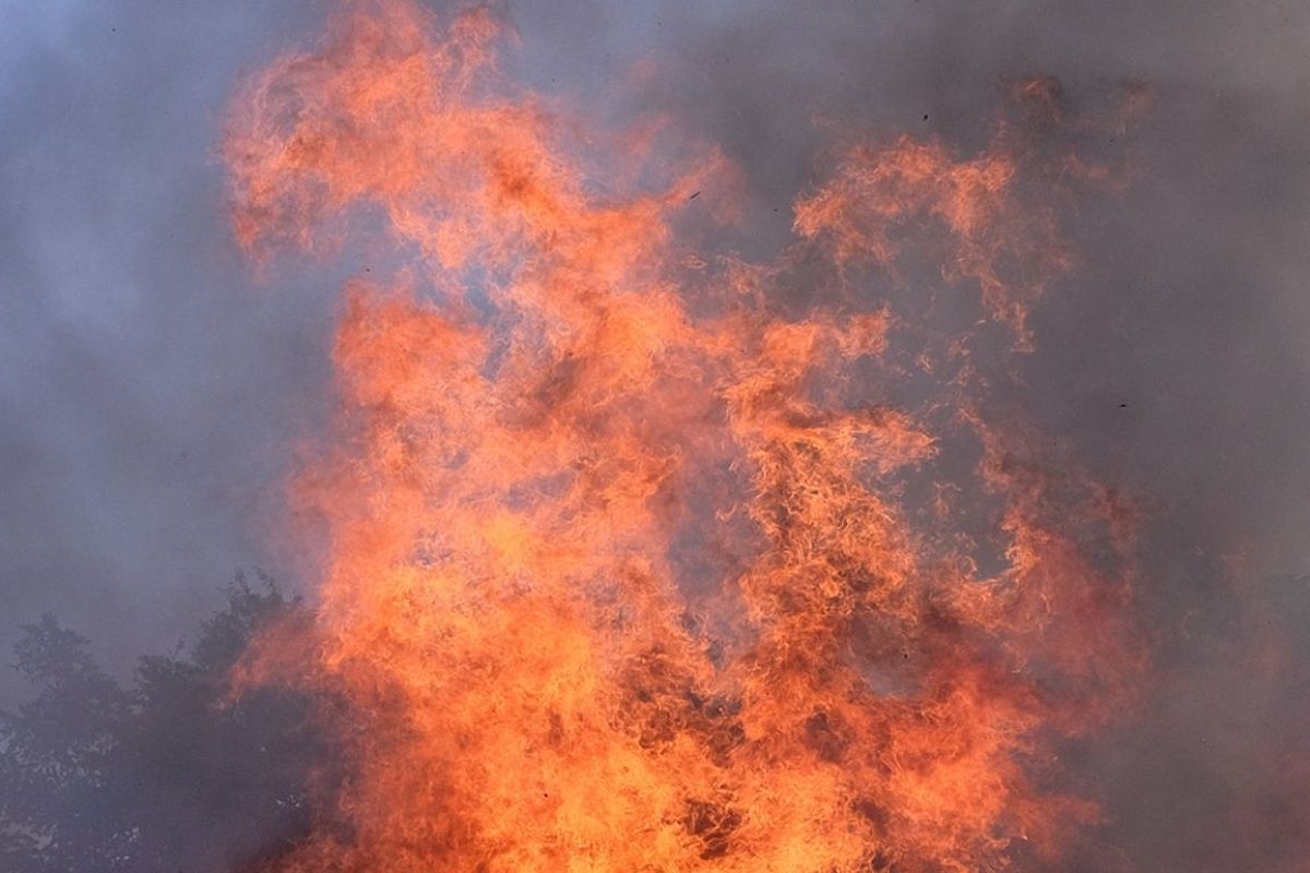 Пожар на нефтебазе в Сочи после ночной атаки БПЛА локализован