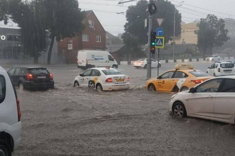Мэрия отчиталась об откачке воды с подтопленных улиц Краснодара