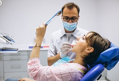 Российские ученые запатентовали зубную нить, которая способна лечить десны