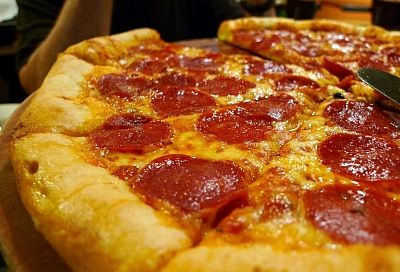 Быстрая пицца без усилий: готовлю без замешивания и выпекаю без духовки