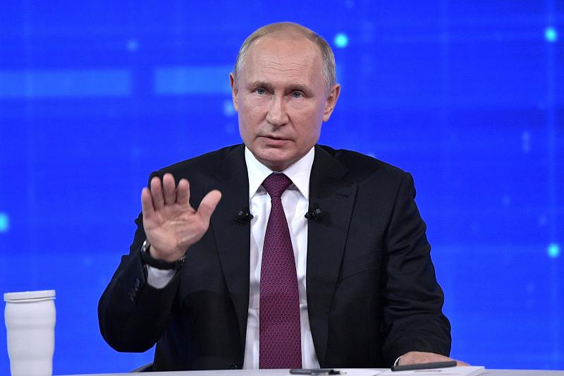 85 вопросов за 4 часа: Владимир Путин провел прямую линию с россиянами