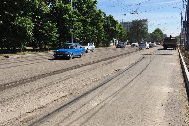 В Краснодаре по ул. Сормовской открыли для движения дополнительную полосу дороги
