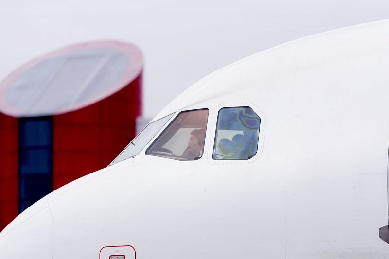 Самолет из Антальи экстренно приземлился в Сочи из-за приступа эпилепсии у 6-летнего ребенка