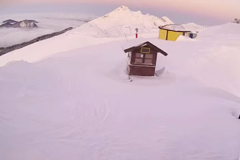 Снег по пояс: сугробы в горах под Сочи выросли до 127 сантиметров