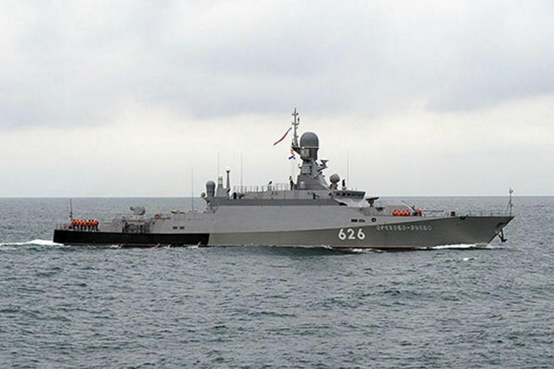 Российские корабли провели учебный бой в Черном море