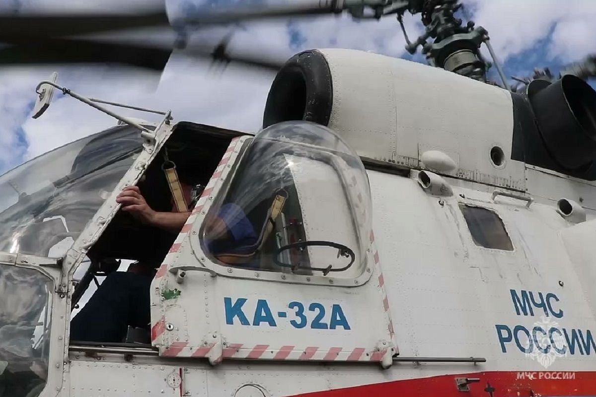 Вертолет со спасателями вылетел на поиски группы туристов в Сочи