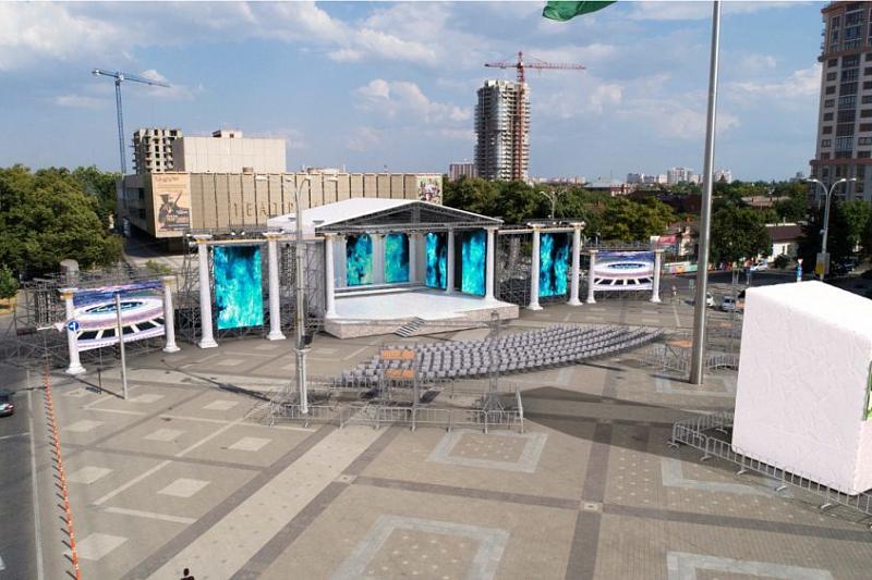 День города Краснодара 2018: на Театральной площади начался монтаж главной сцены