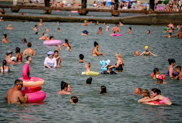 На каких курортах Краснодарского края морская вода остается комфортной для купания