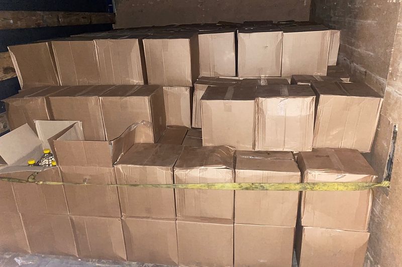В Краснодаре полиция задержала грузовик с 4 тоннами нелегального алкоголя