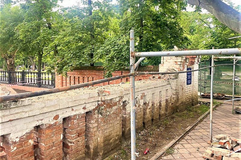В Краснодаре восстановят ограду Дворца наказного атамана