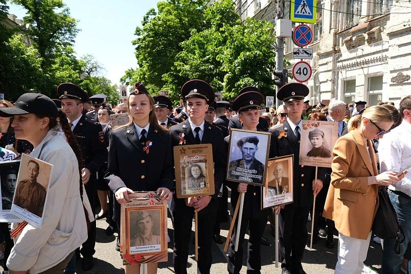 Ровно в полдень во всех городах и районах Кубани началось шествие «Бессмертного полка»