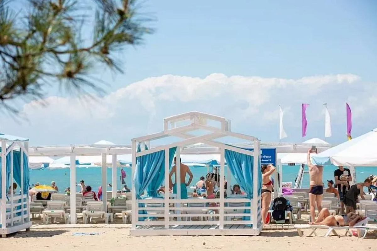 Сочи, Геленджик и Анапа вошли в топ-5 самых доступных в конце лета пляжных курортов