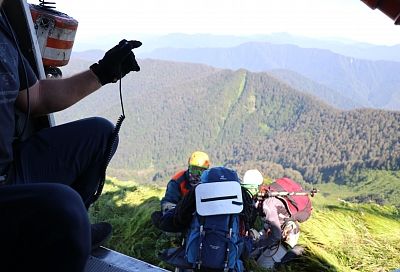 Спасатели третьи сутки ищут пропавших в горах Сочи 16-летних подростков