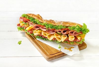 Без диеты не обойтись: врач рассказала, в каких случаях запрещено есть свинину, пирожные и бутерброды с маслом