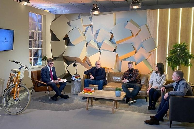 Эксперты обсудили будущее новых каналов коммуникации государства и общества на Гайдаровском форуме