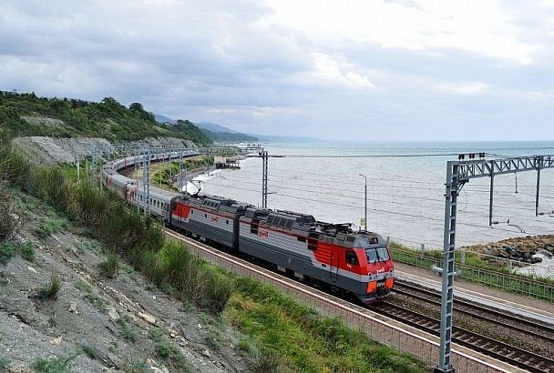 Сезон туристического поезда, который делает остановку на Черном море, продлили до конца сентября