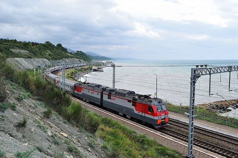 Сезон туристического поезда, который делает остановку на Черном море, продлили до конца сентября
